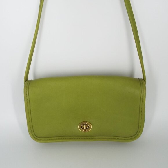 Vintage COACH Dinky 9375 Lime Green Leather Turn Lock Crossbody Bag Made in USA - Picture 3 of 12
